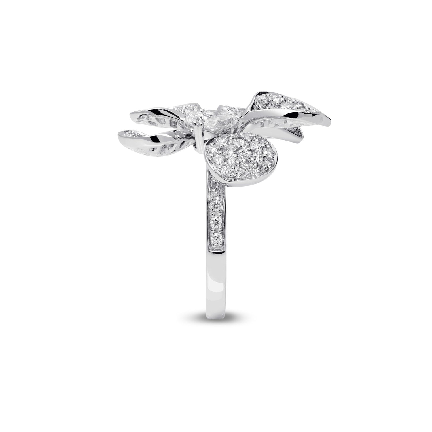 À FLEUR DE PARIS Diamond Ring