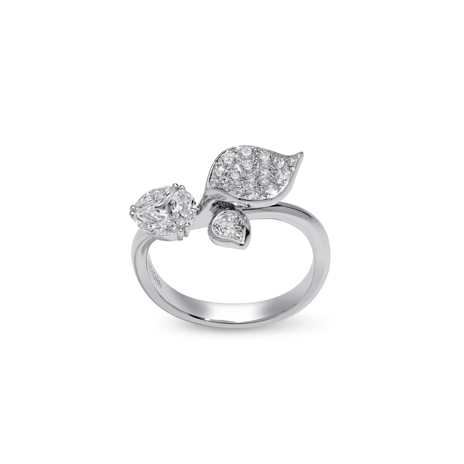 À FLEUR DE PARIS Diamond Leaf Ring